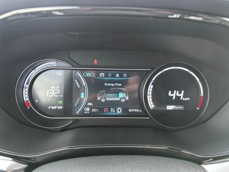 Kia Niro Термопомпа 64 KWh , снимка 9 - Автомобили и джипове - 52669294