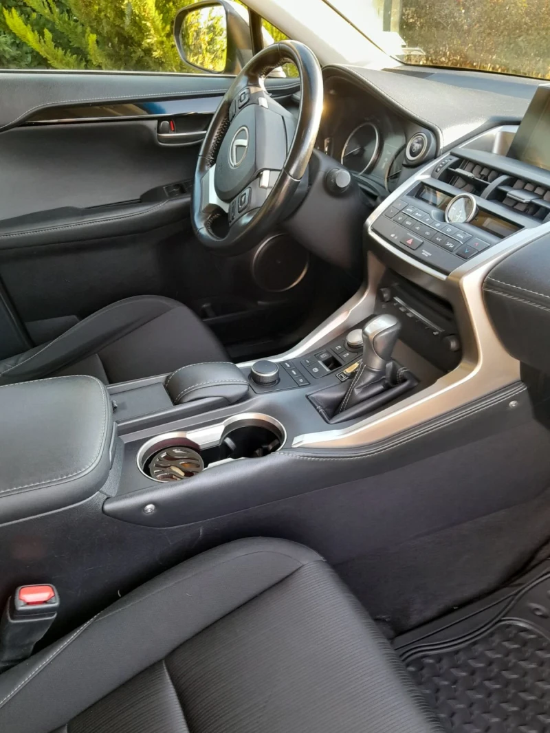 Lexus NX 300h, снимка 13 - Автомобили и джипове - 52627144