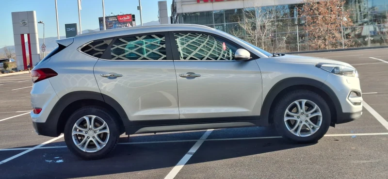 Hyundai Tucson 2.0 Awd 184kc Line  Xenon Led Aвтоматик!!, снимка 8 - Автомобили и джипове - 52927887