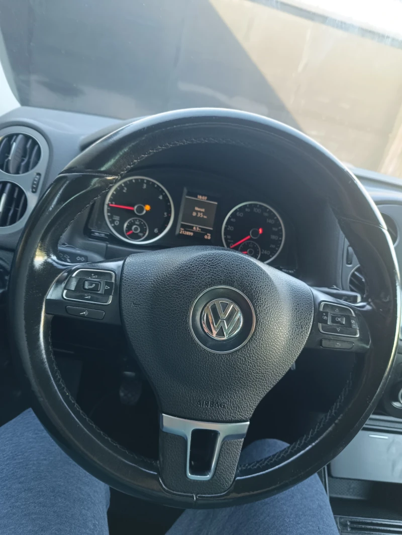 VW Tiguan, снимка 11 - Автомобили и джипове - 53479622