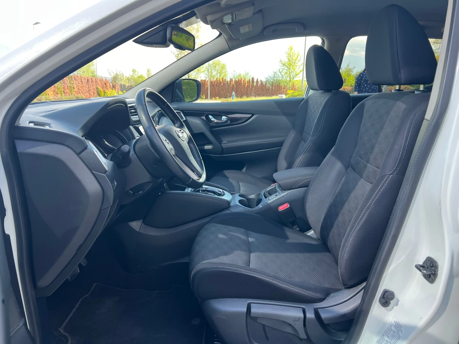 Nissan Qashqai 1.2i Turbo Led Euro6b - изображение 8