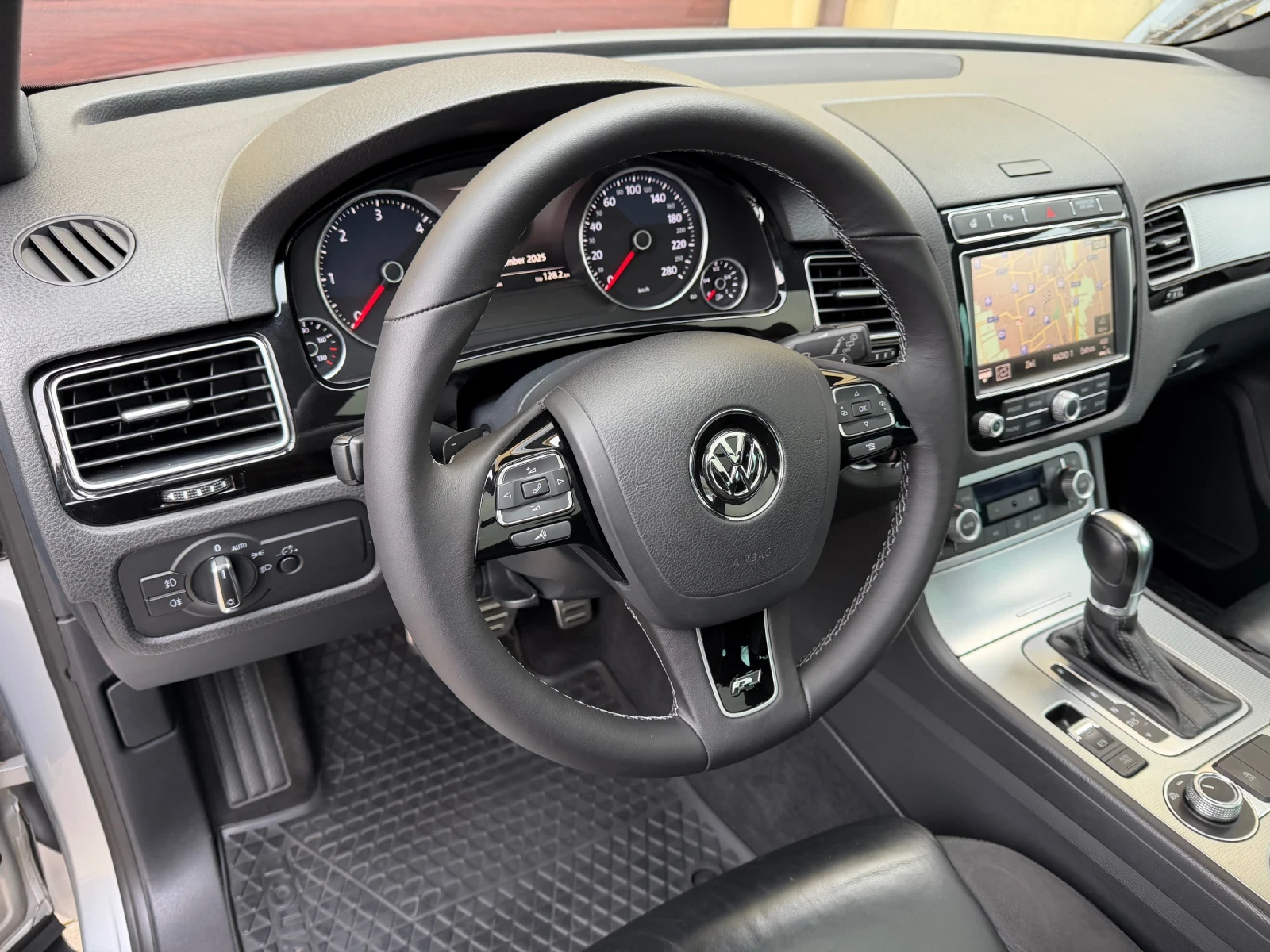 VW Touareg R-line-262ps-4x4 | Mobile.bg   11
