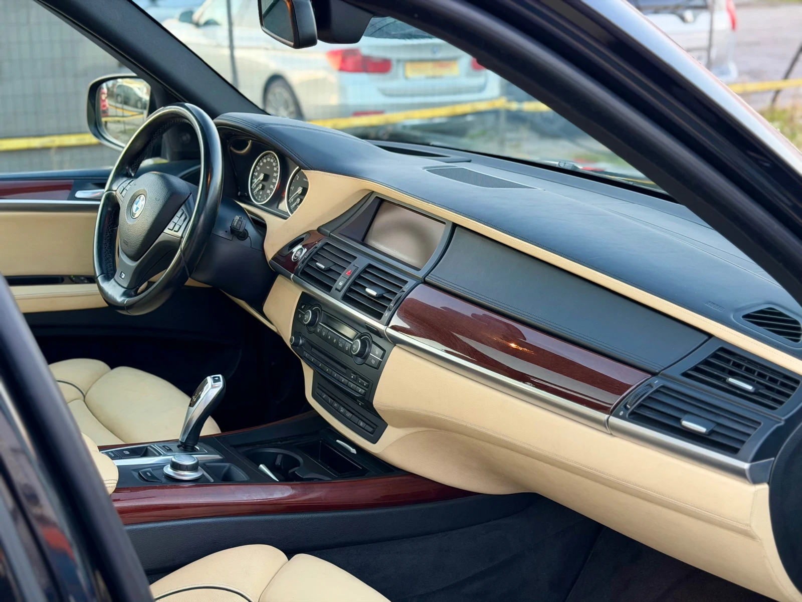 BMW X5 4.8i M Sport-Paket Individual Panorama Massage - изображение 9