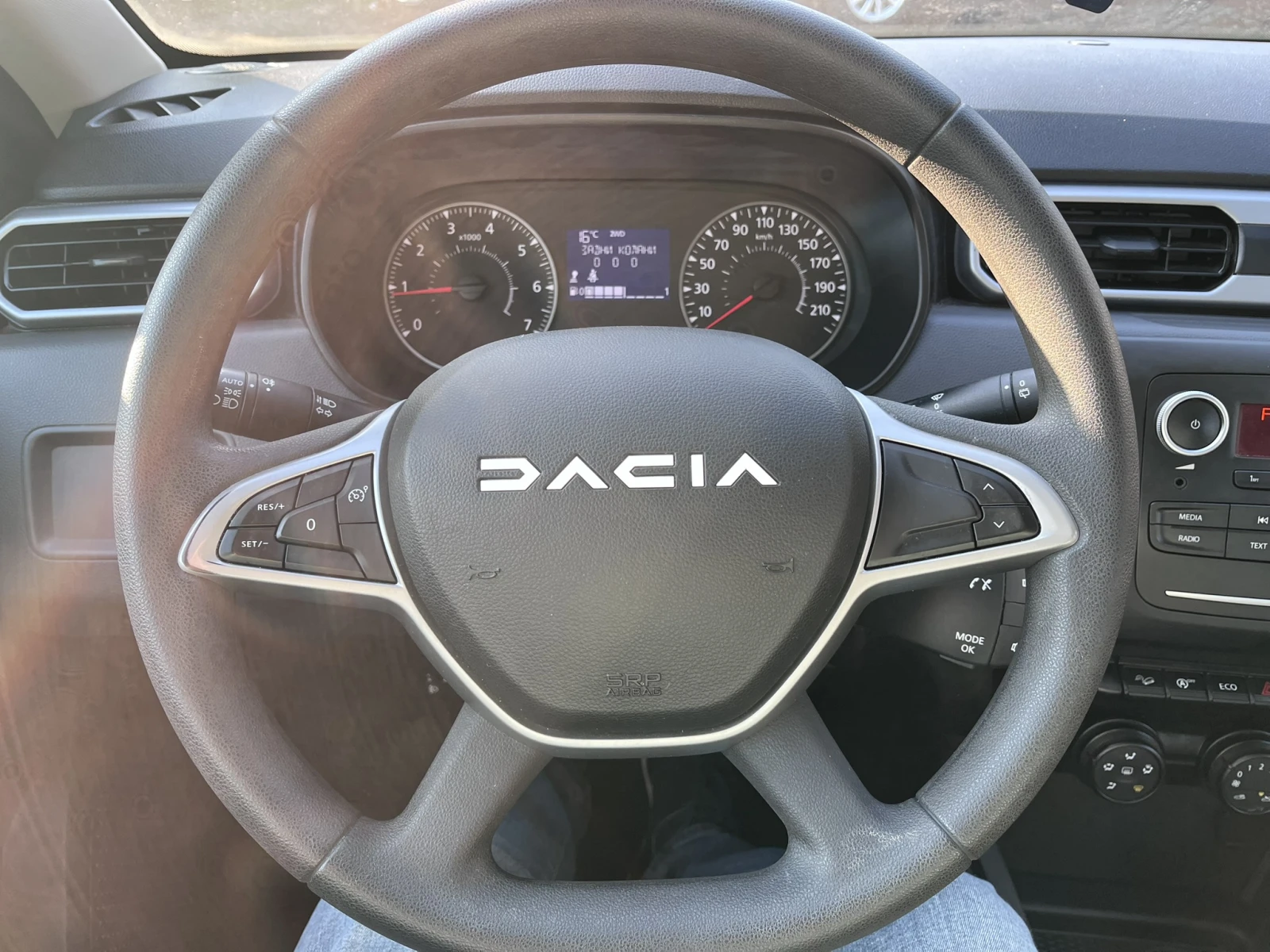 Dacia Duster 1.5 dCi 115 к.с 4x4, снимка 11 - Автомобили и джипове - 53737845