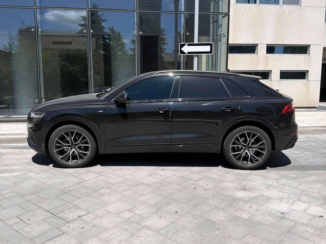 Audi Q8 * Technik * B&O * PANO * ОБДУХВАНЕ *  ДИСТРОНИК, снимка 2 - Автомобили и джипове - 54705200