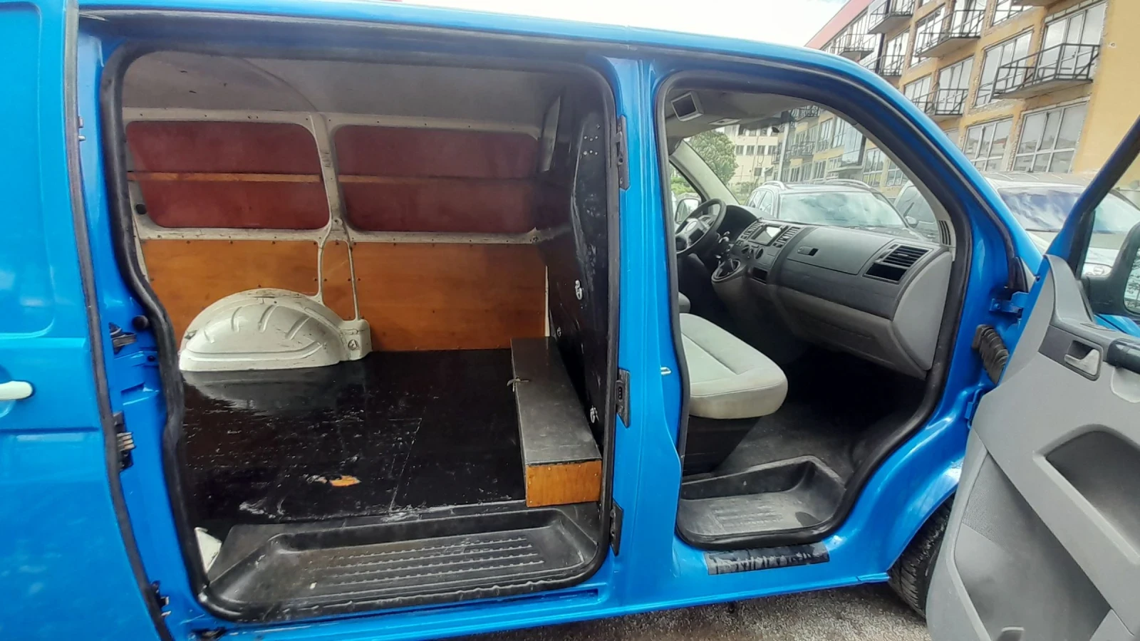 VW Transporter 2.5 TDI 131 kc, снимка 11 - Бусове и автобуси - 54586023