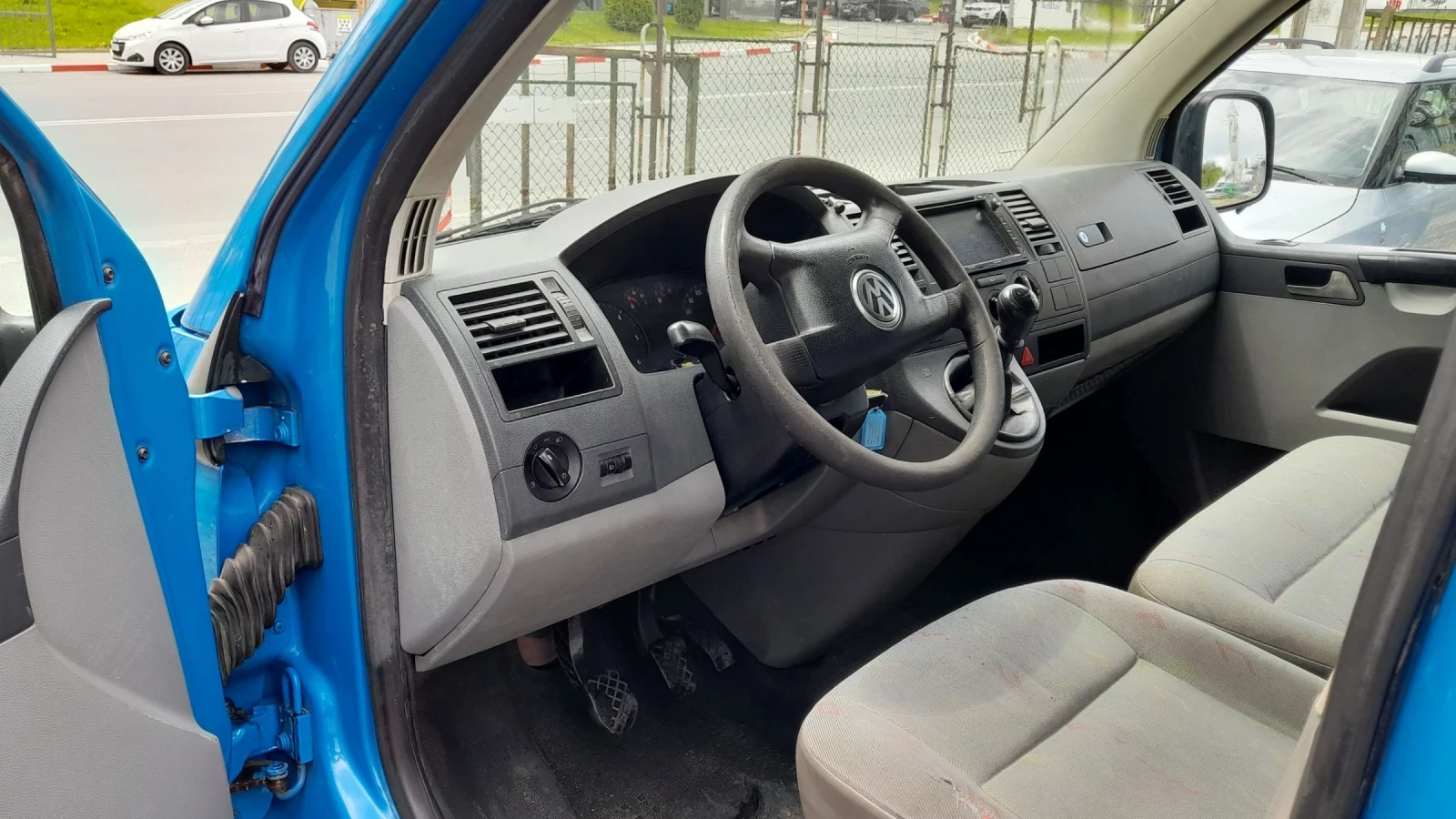 VW Transporter 2.5 TDI 131 kc, снимка 10 - Бусове и автобуси - 54586023