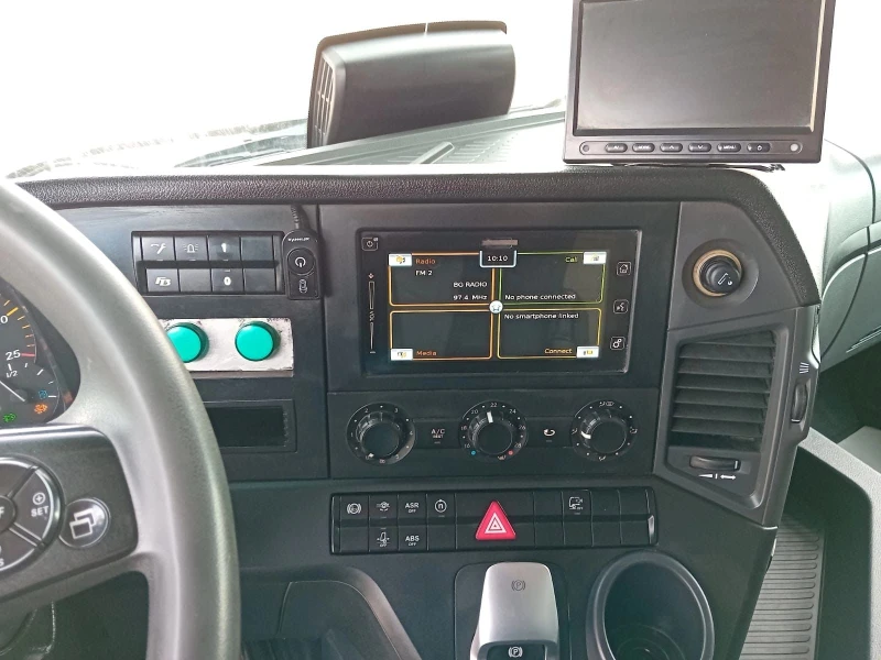 Mercedes-Benz Arocs 42.40 8x4 Tipper/Kipper EURO6 * UniRent* , снимка 14 - Камиони - 49871818