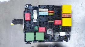 BSM 980484680 МОДУЛ PEUGEOT ПЕЖО 2008 и 208 Реле Запалване Охлаждане Лайсни на Калник и Врата