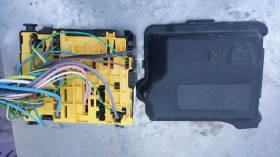 BSM 980484680 МОДУЛ PEUGEOT ПЕЖО 2008 и 208 Реле Запалване Охлаждане Лайсни на Калник и Врата, снимка 3 - Части - 53374659