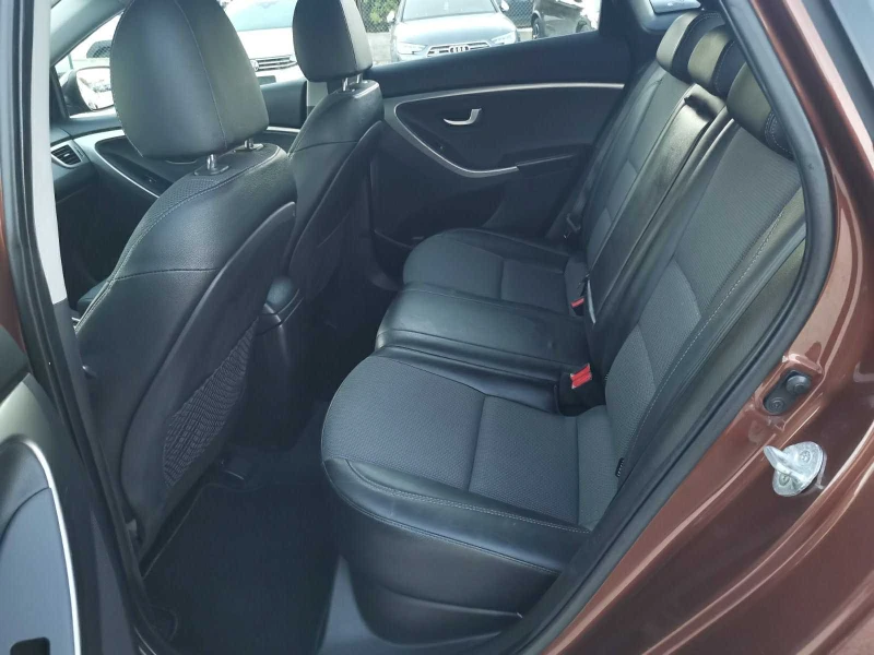 Hyundai I30 1.6I 16V SWISS, снимка 12 - Автомобили и джипове - 46781401