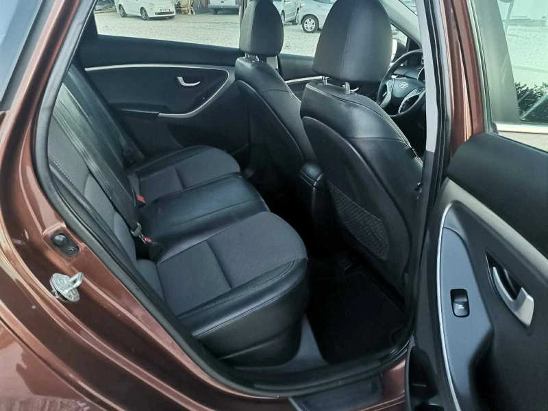 Hyundai I30 1.6I 16V SWISS, снимка 14 - Автомобили и джипове - 46781401