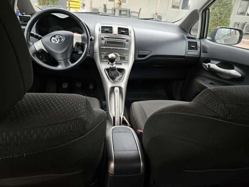 Toyota Auris 2.2/D-CAT/177к.с., снимка 6 - Автомобили и джипове - 48318116