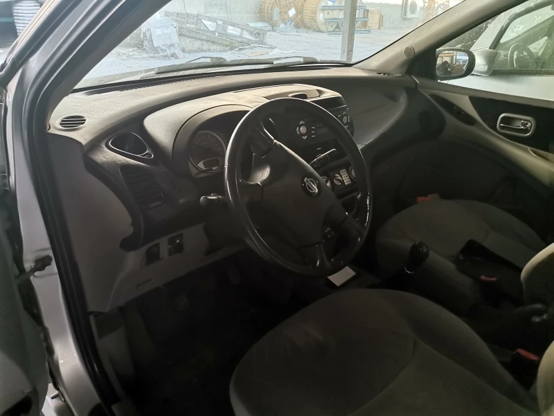 Nissan Almera tino, снимка 4 - Автомобили и джипове - 49161541