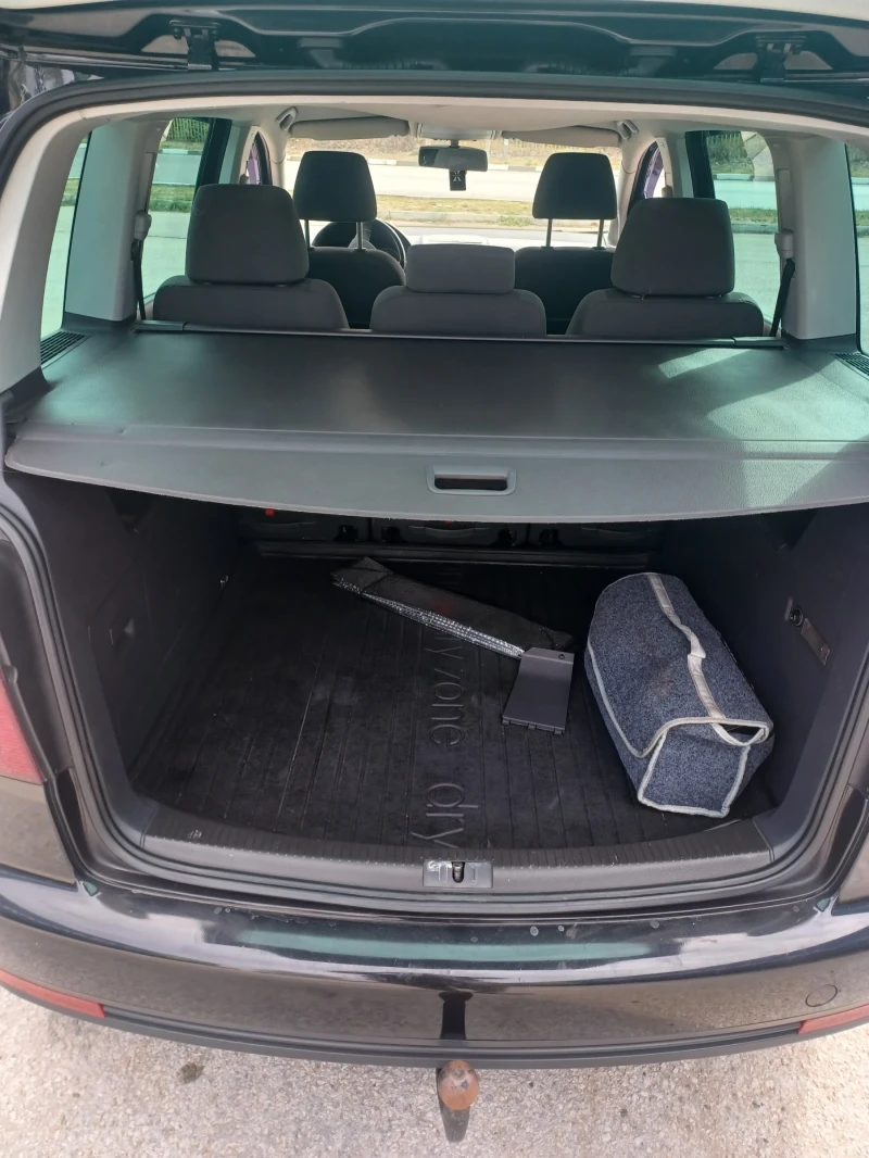 VW Touran 2.0tdi, снимка 9 - Автомобили и джипове - 52190803