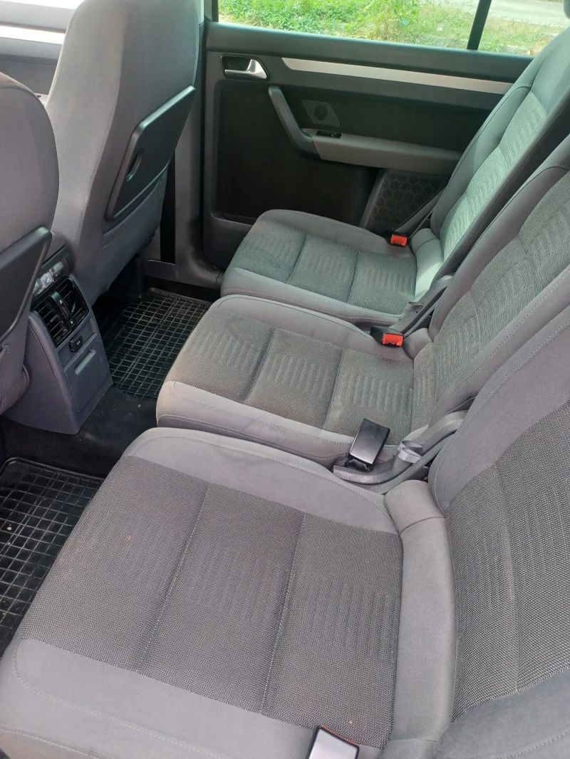 VW Touran 2.0tdi, снимка 6 - Автомобили и джипове - 52190803