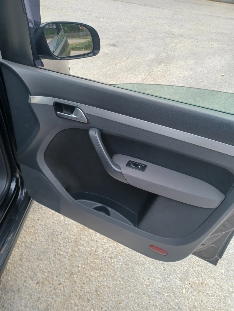 VW Touran 2.0tdi, снимка 7 - Автомобили и джипове - 52190803