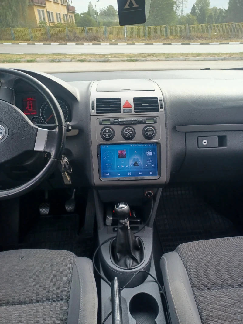 VW Touran 2.0tdi, снимка 4 - Автомобили и джипове - 52190803