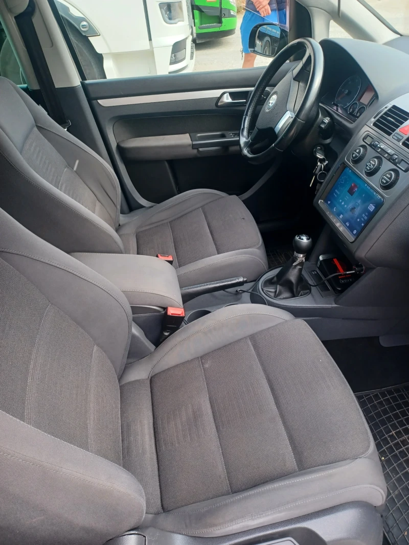 VW Touran 2.0tdi, снимка 10 - Автомобили и джипове - 52190803