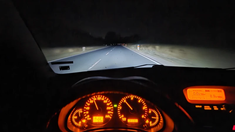 Toyota Avensis 2.2 6ск 200hp, снимка 9 - Автомобили и джипове - 52657433