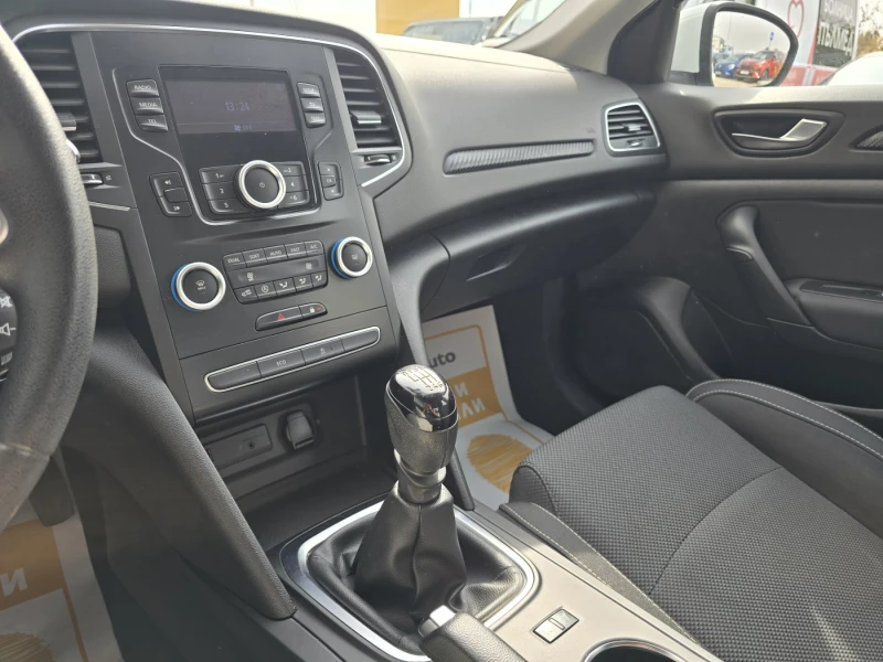Renault Megane 1.3TCe 140 к.с./Life, снимка 12 - Автомобили и джипове - 53085170