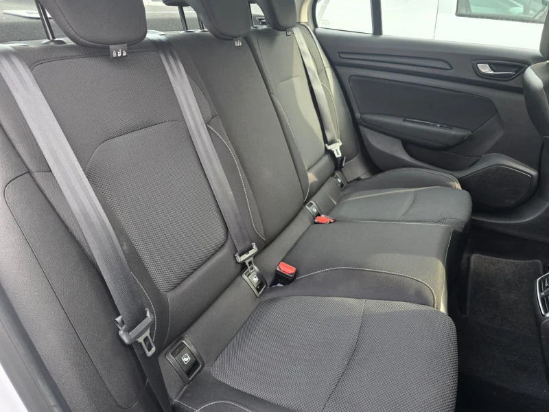 Renault Megane 1.3TCe 140 к.с./Life, снимка 13 - Автомобили и джипове - 53085170