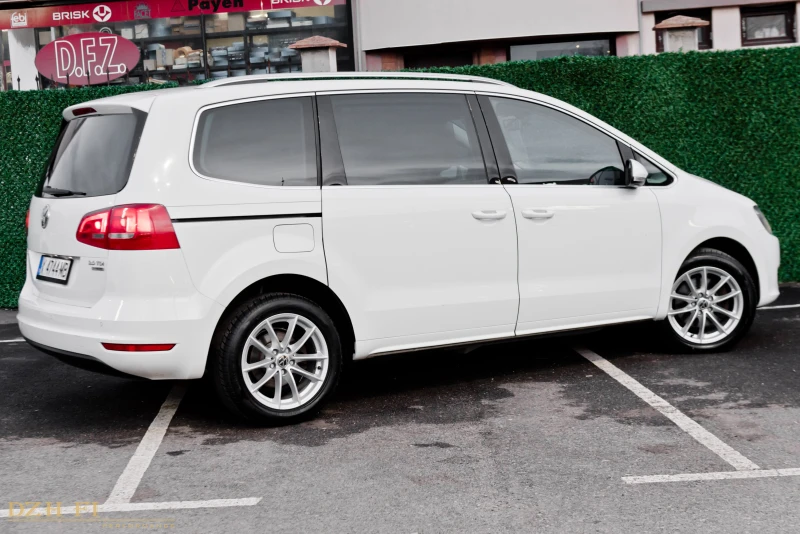 VW Sharan 2.0TDI АВТОМАТ КОЖА, снимка 4 - Автомобили и джипове - 53339480