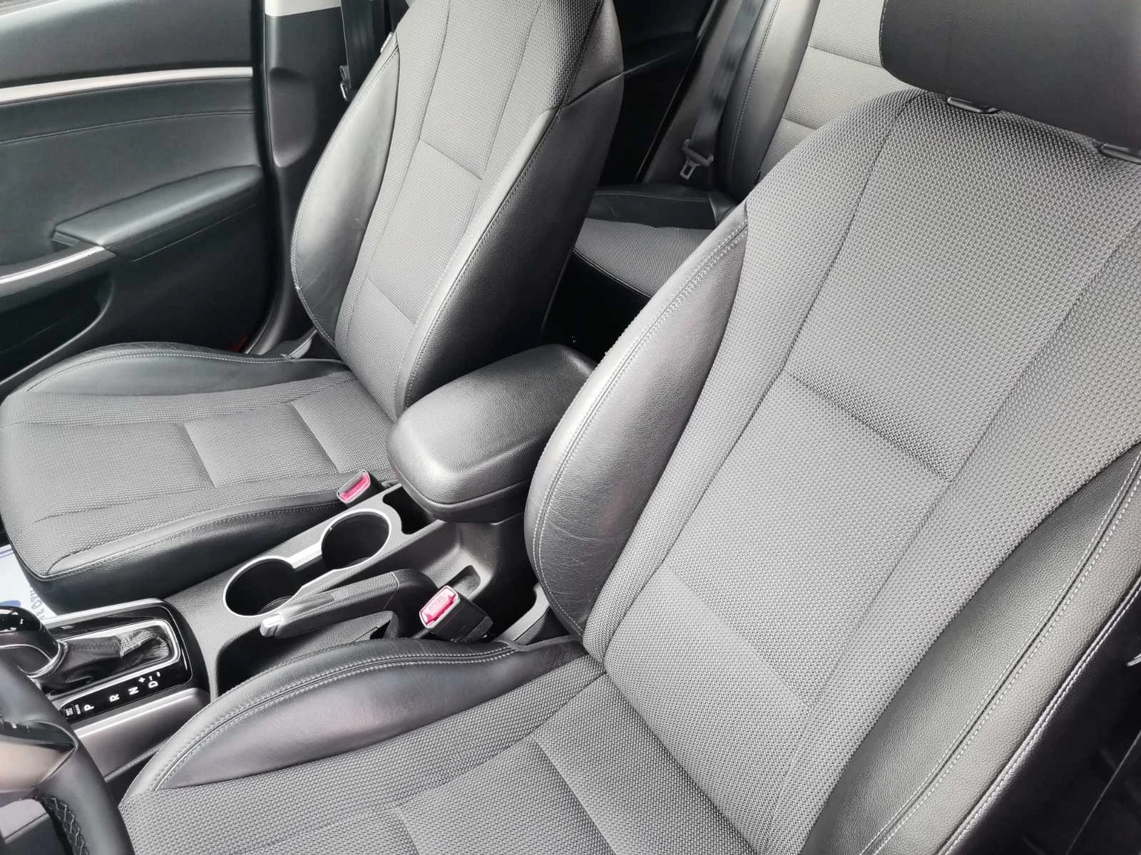 Hyundai I30 1.6I 16V SWISS, снимка 7 - Автомобили и джипове - 46781401