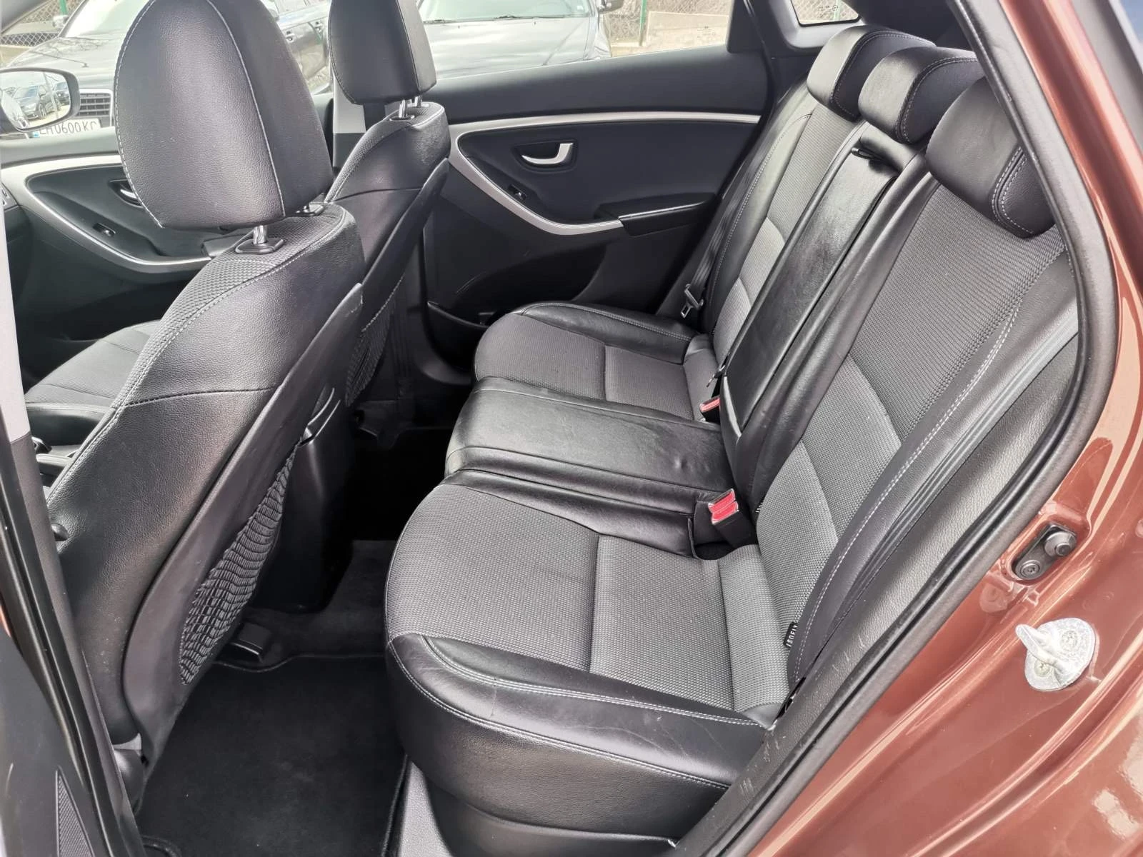 Hyundai I30 1.6I 16V SWISS, снимка 12 - Автомобили и джипове - 46781401