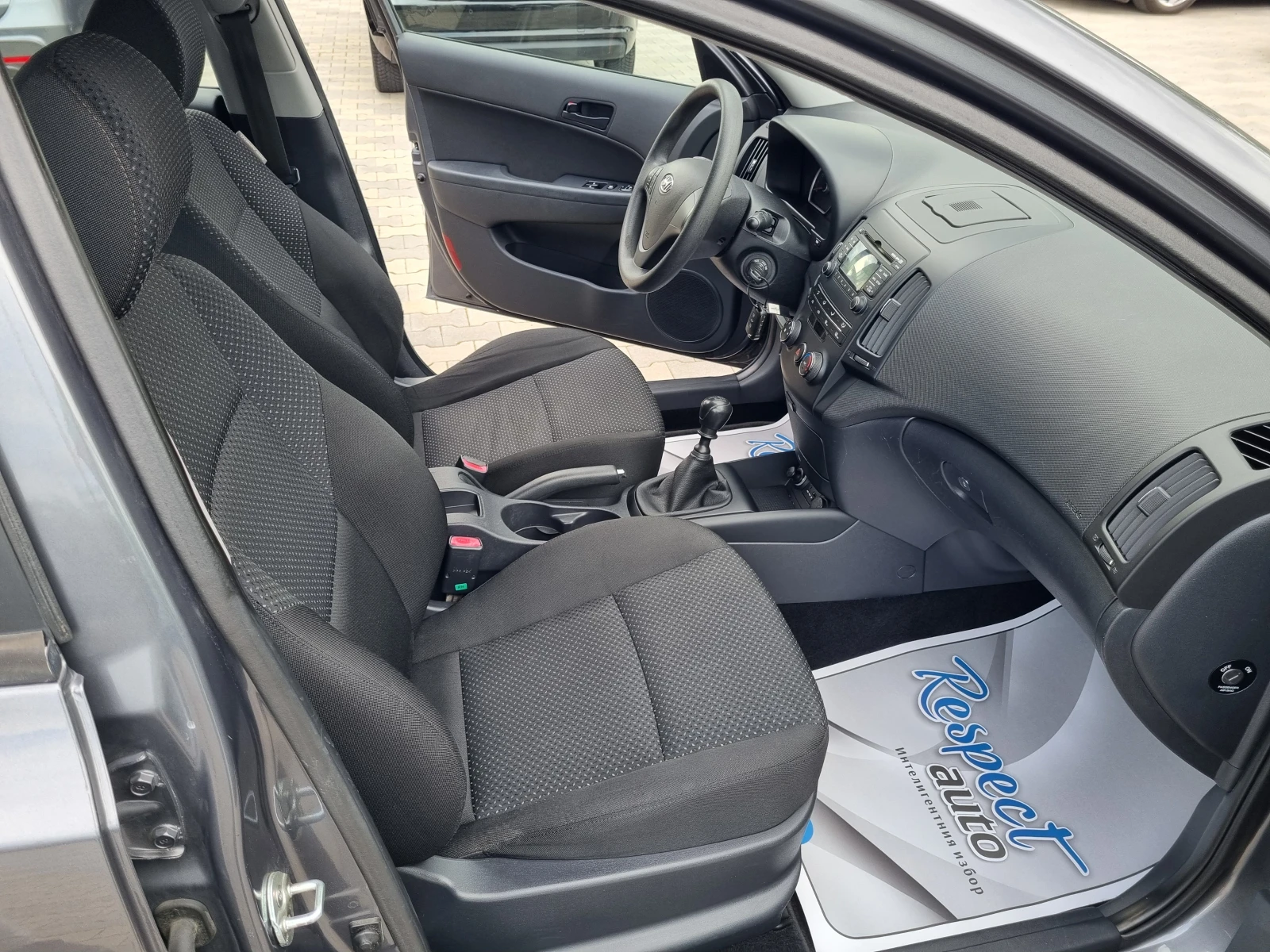 Hyundai I30 1.6CRDi-90кс ОБСЛУЖЕН 2010г. EURO 4 - изображение 10