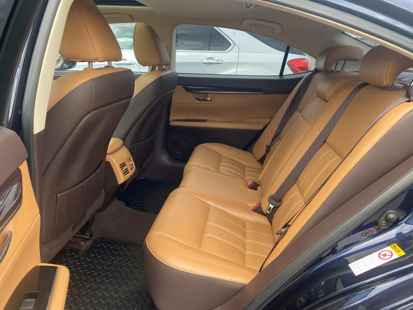Lexus ES 350 * ЦЕНА ДО БЪЛГАРИЯ* (CARFAX) - изображение 7