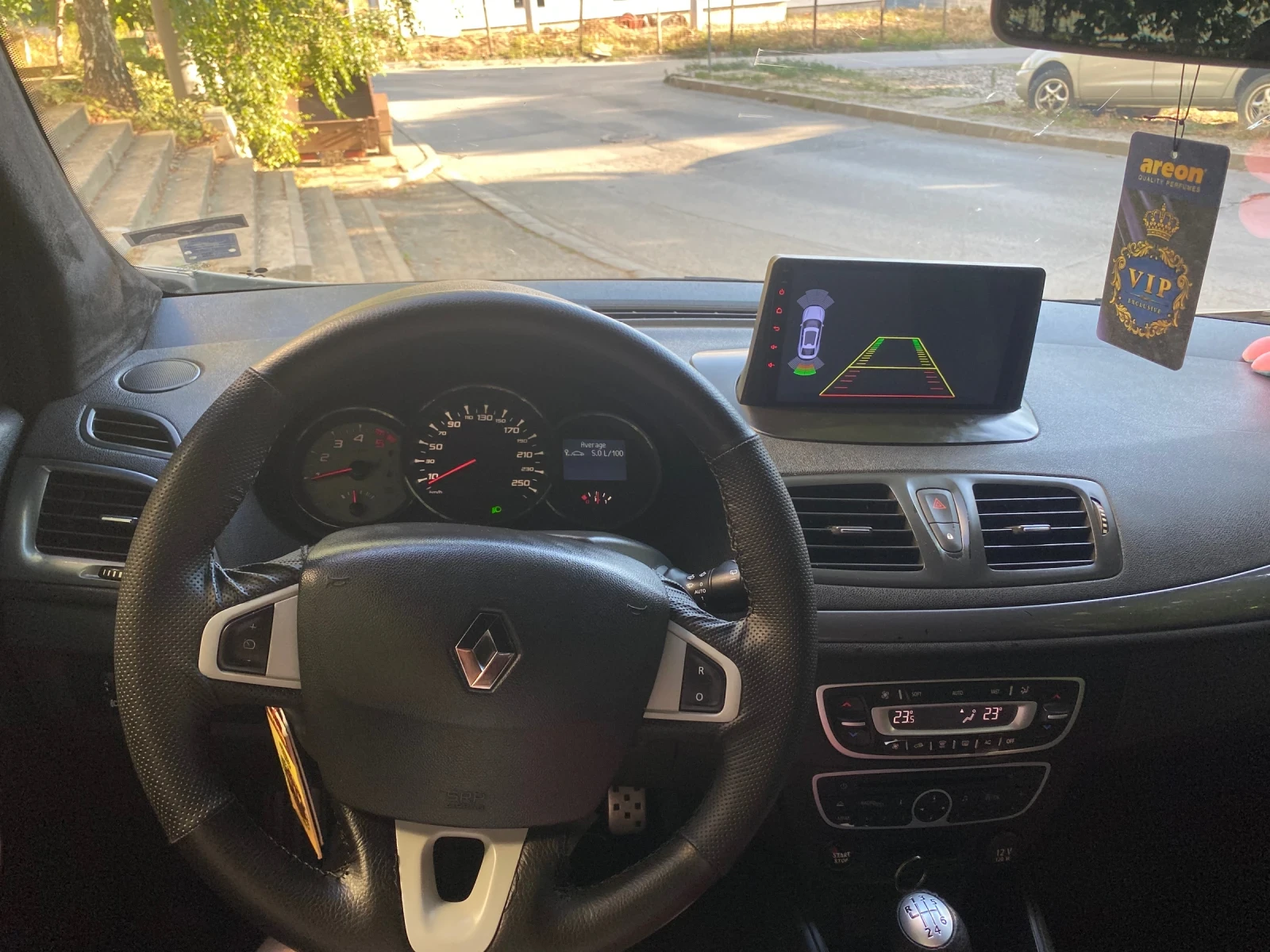 Renault Megane 1.5 - изображение 8