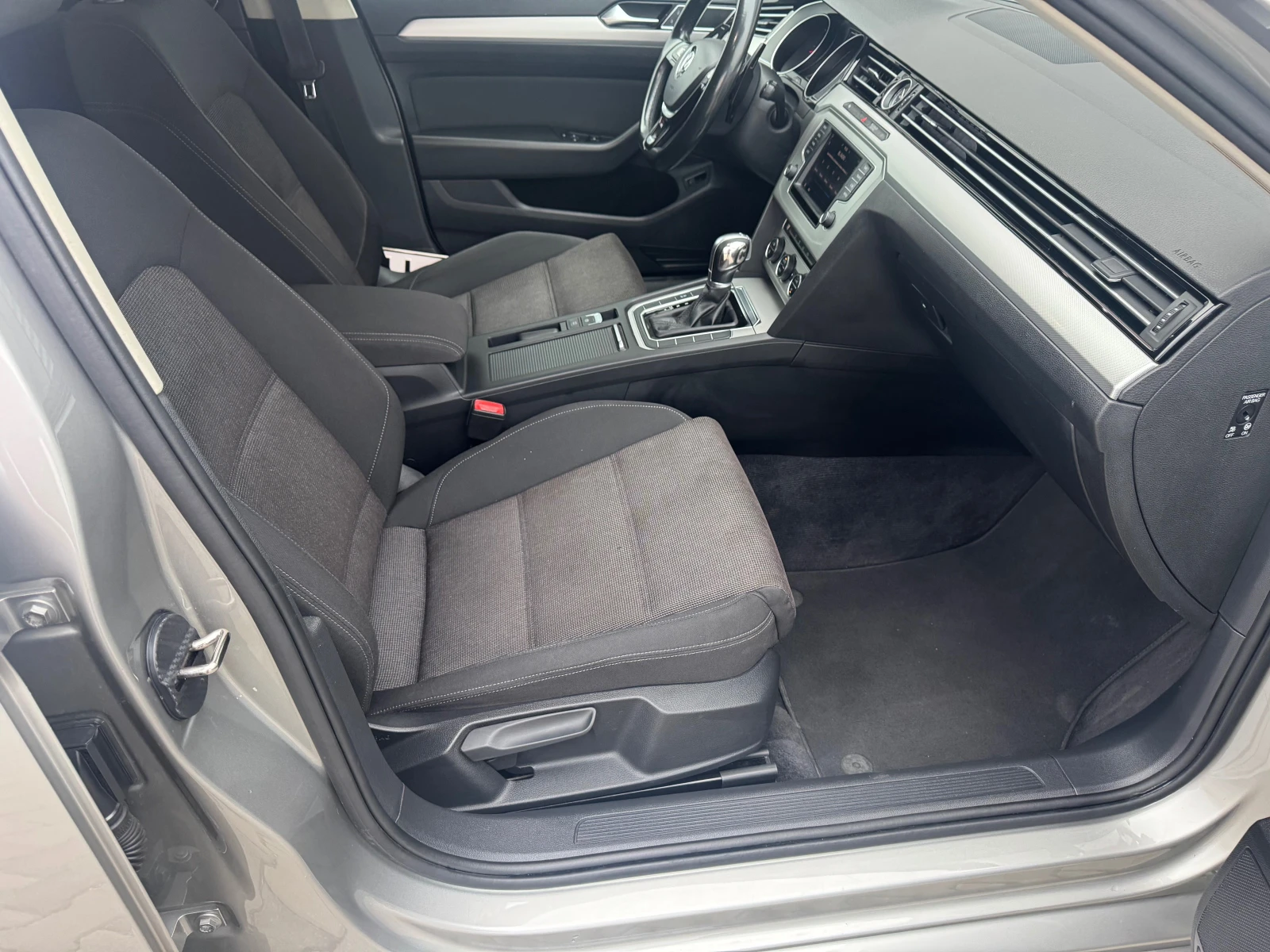 VW Passat 2.0tdi DSG, 150ps, темпо, нави, мулти, борд, евро6 - изображение 10