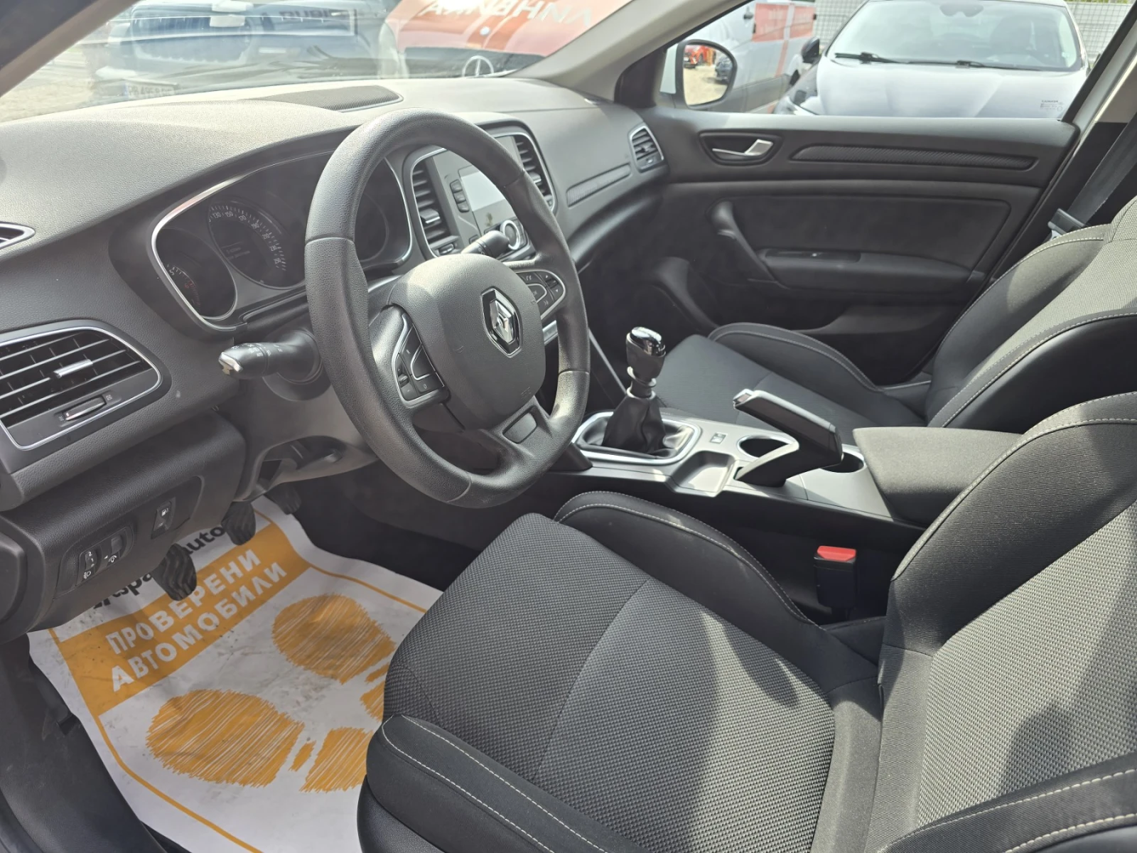 Renault Megane 1.3TCe 140 к.с./Life - изображение 10