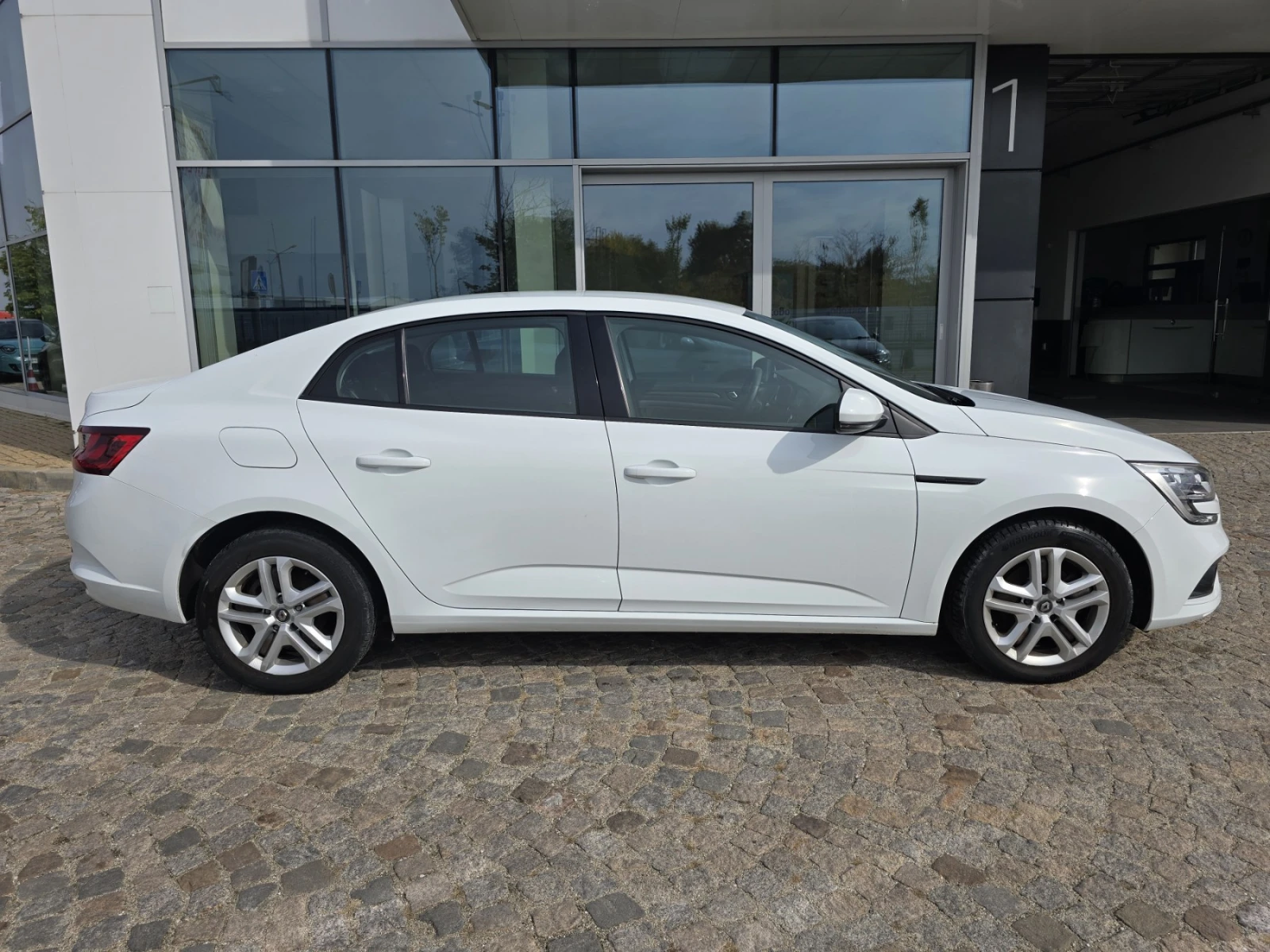 Renault Megane 1.3TCe 140 к.с./Life - изображение 4