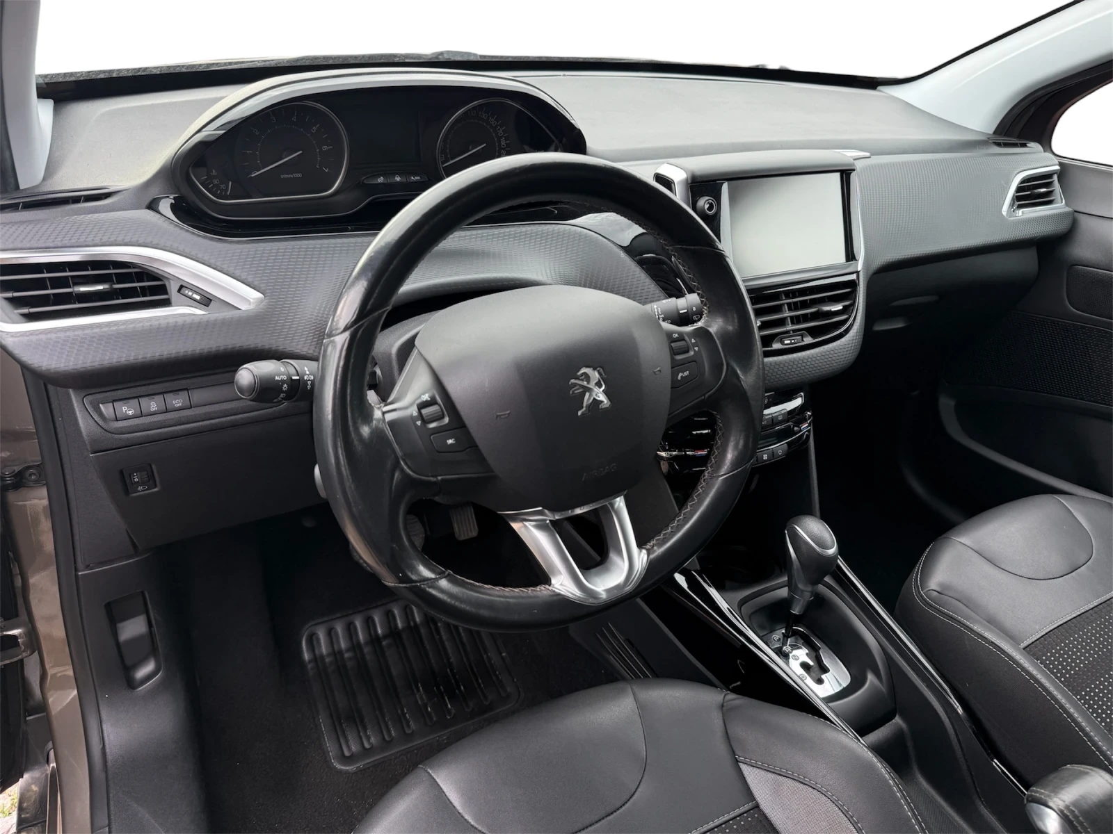 Peugeot 2008 1.2/Automatic/Allure/360/Camera/Euro6, снимка 8 - Автомобили и джипове - 53836436