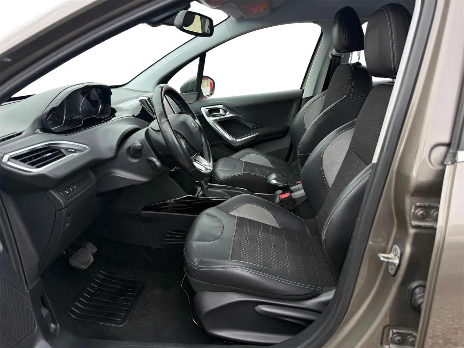 Peugeot 2008 1.2/Automatic/Allure/360/Camera/Euro6, снимка 7 - Автомобили и джипове - 53836436