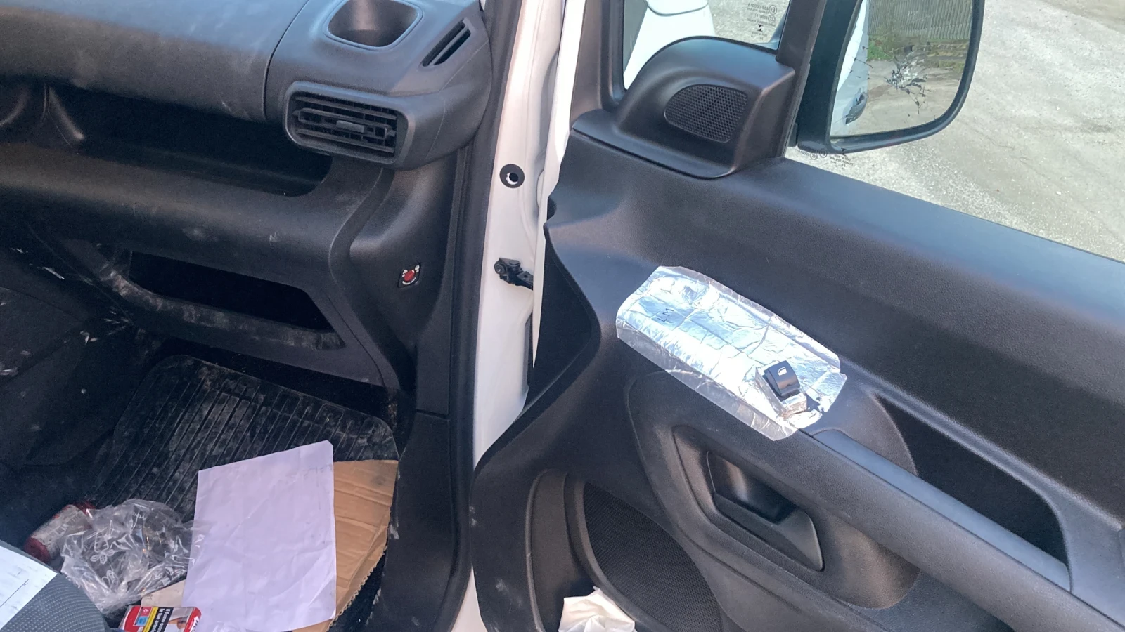 Toyota Proace City 1.5 Disel 102ks 33000 km Evro 6, снимка 12 - Автомобили и джипове - 54035538