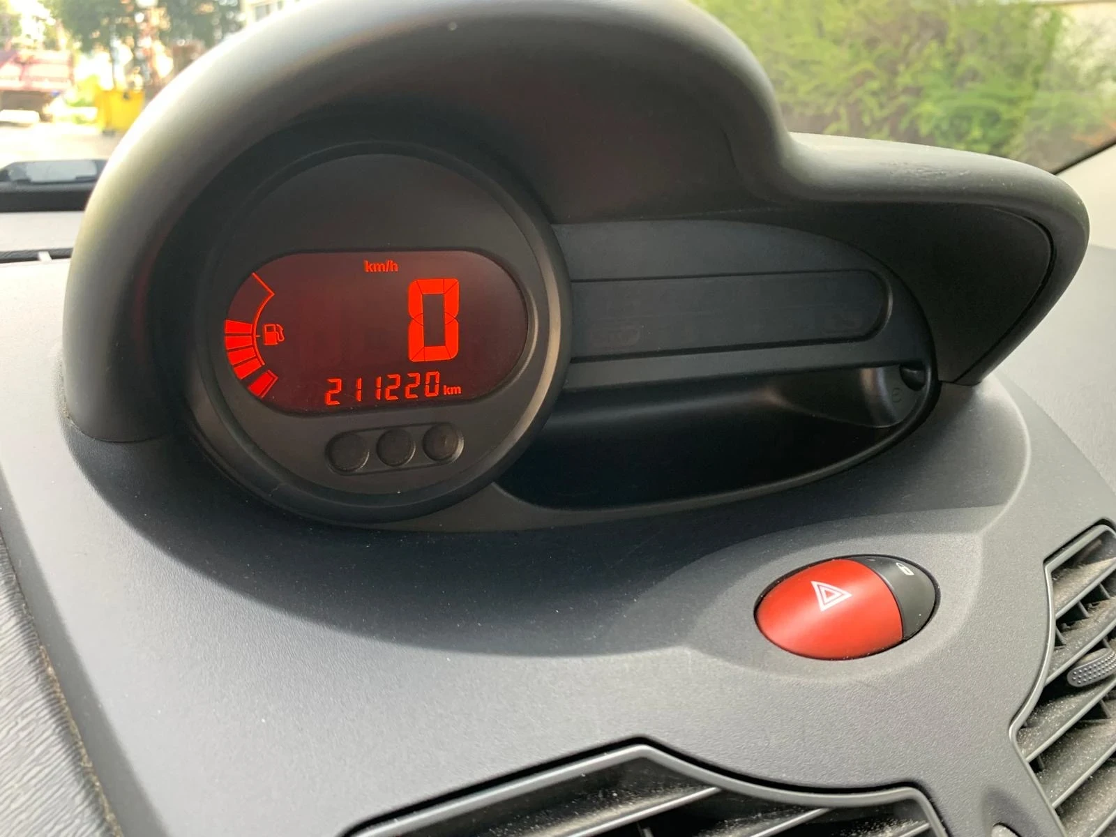 Renault Twingo 1.2 Бензин Климатик, снимка 13 - Автомобили и джипове - 54430295