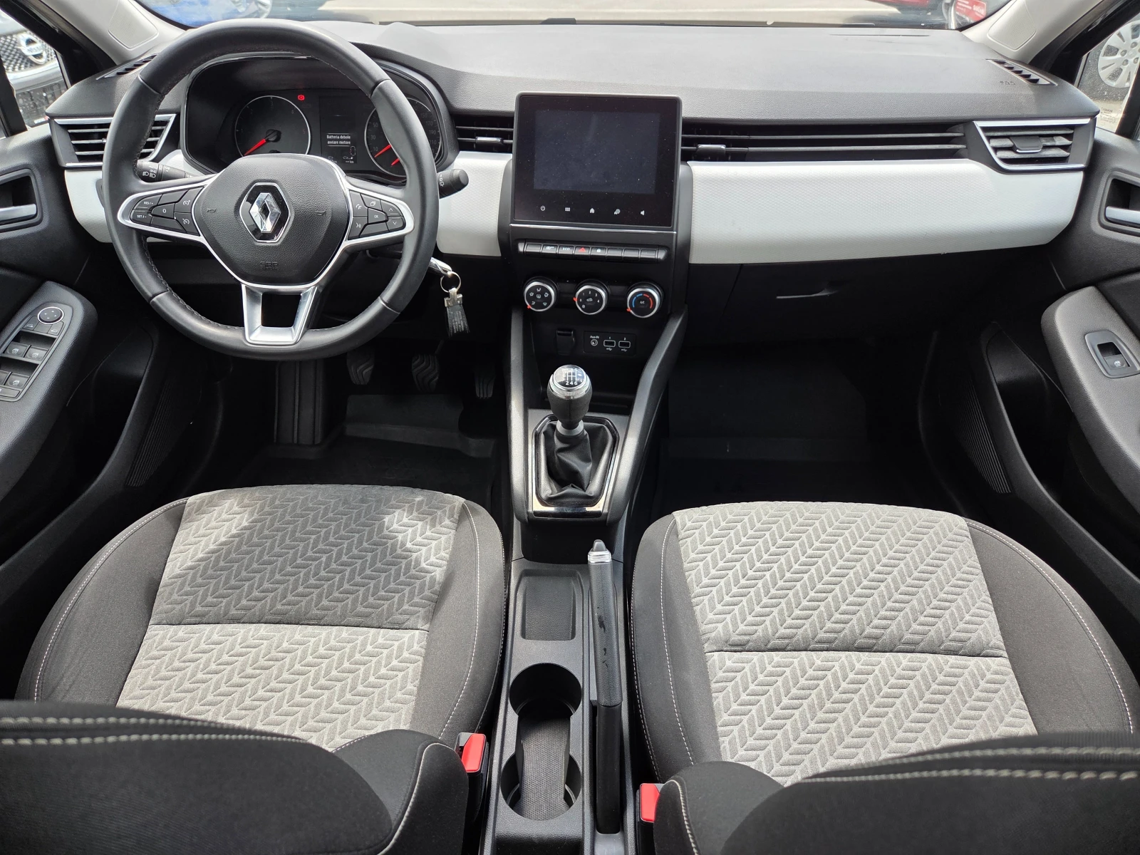 Renault Clio 1.5 dci  ЛИЗИНГ, снимка 8 - Автомобили и джипове - 54577473
