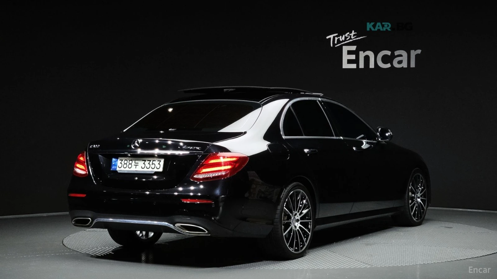 Mercedes-Benz E 300 4MATIC AMG* 360* HUD* КОЖА* ПАНО* , снимка 2 - Автомобили и джипове - 55119885