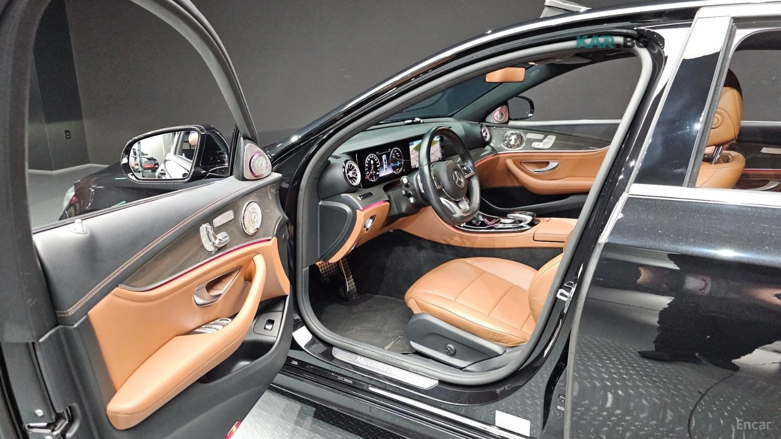 Mercedes-Benz E 300 4MATIC AMG* 360* HUD* КОЖА* ПАНО* , снимка 9 - Автомобили и джипове - 55119885