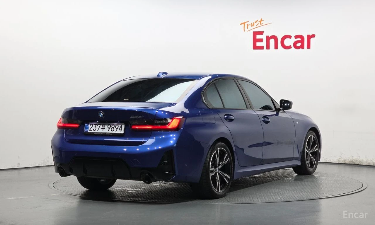 BMW 320 i M SPORT* DISTRONIC* HEAD-UP* ПОДГРЕВ* ОБДУХВАНЕ*, снимка 3 - Автомобили и джипове - 55219944