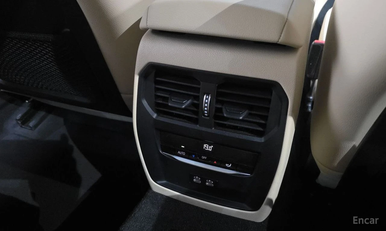 BMW 320 i M SPORT* DISTRONIC* HEAD-UP* ПОДГРЕВ* ОБДУХВАНЕ*, снимка 17 - Автомобили и джипове - 55219944
