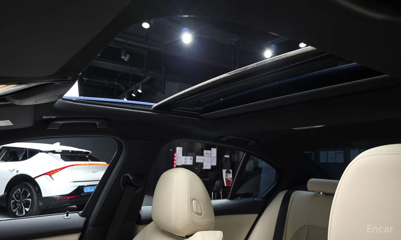 BMW 320 i M SPORT* DISTRONIC* HEAD-UP* ПОДГРЕВ* ОБДУХВАНЕ*, снимка 14 - Автомобили и джипове - 55219944