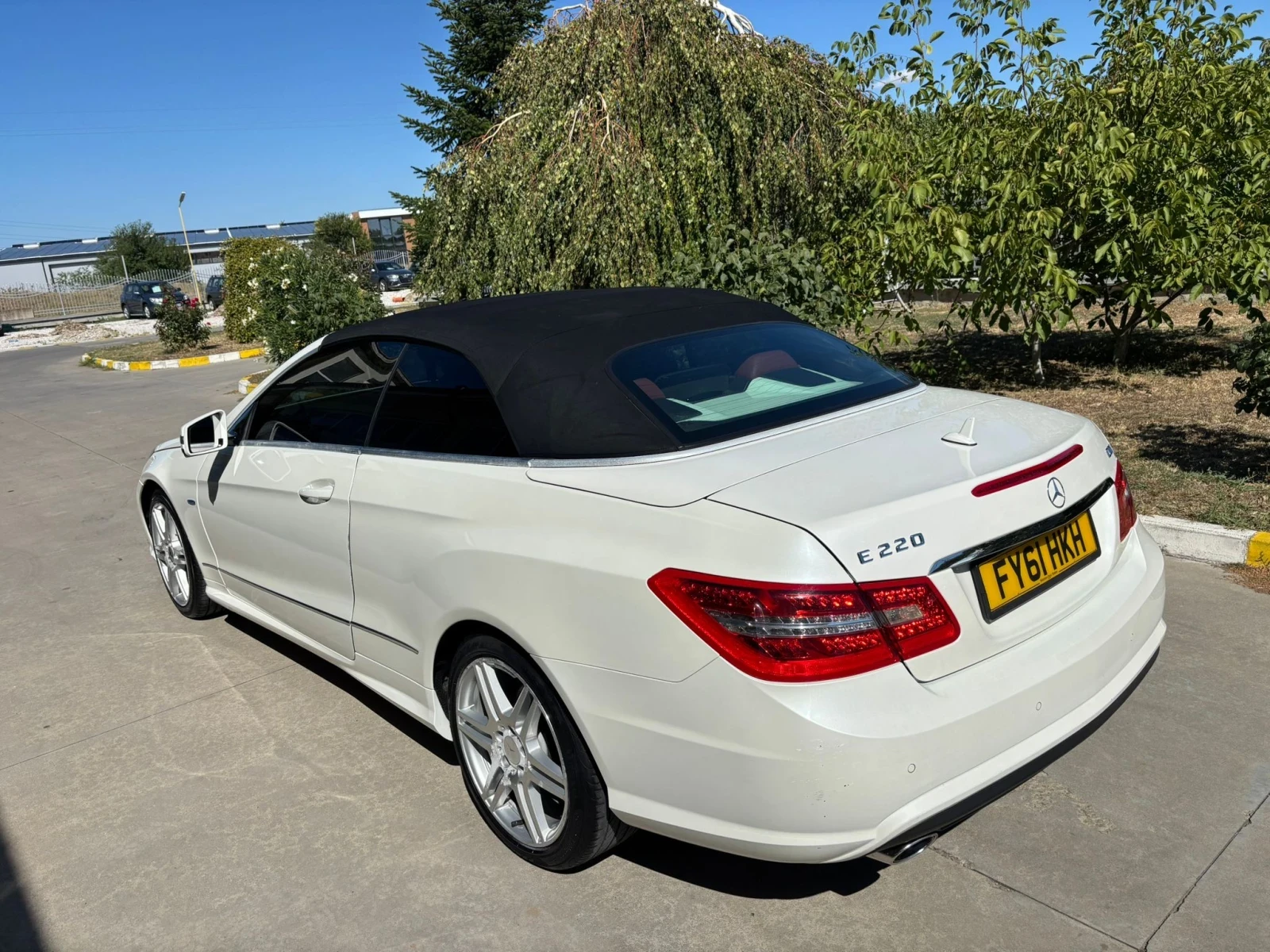 Mercedes-Benz E 220, снимка 8 - Автомобили и джипове - 55644016