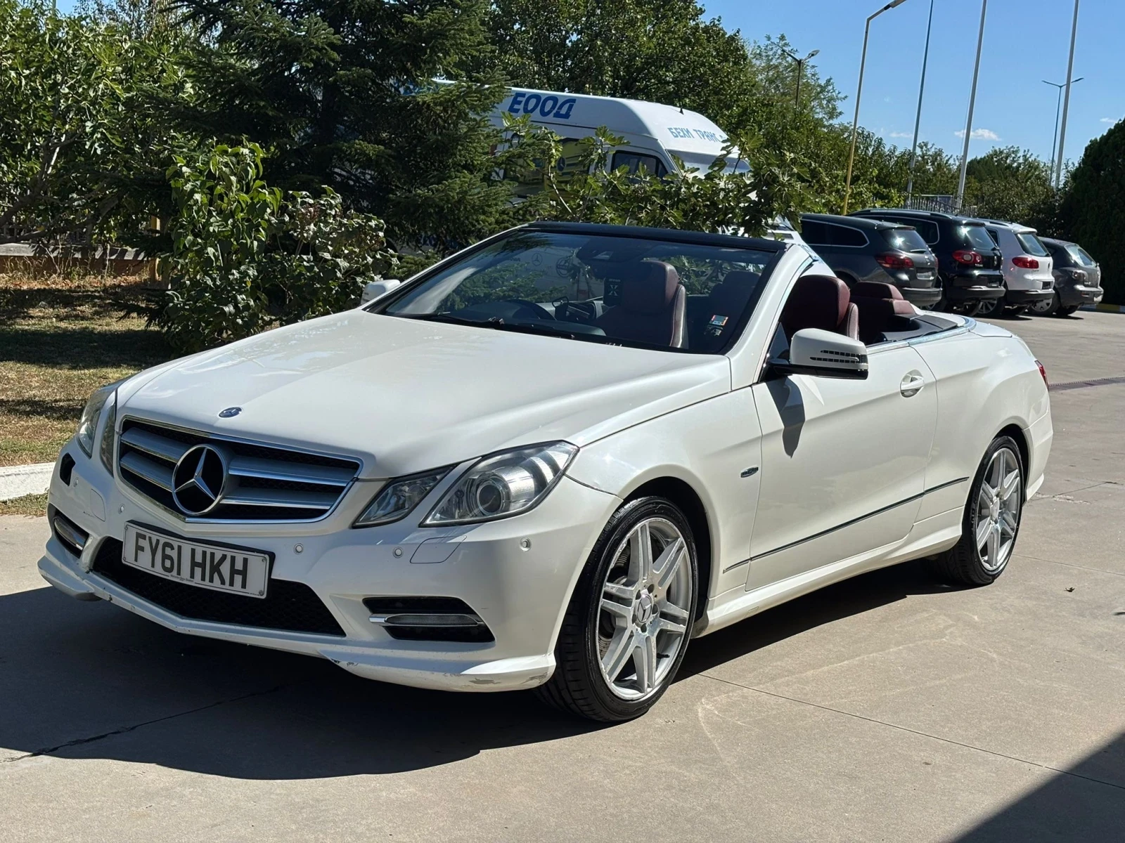 Mercedes-Benz E 220, снимка 2 - Автомобили и джипове - 55644016