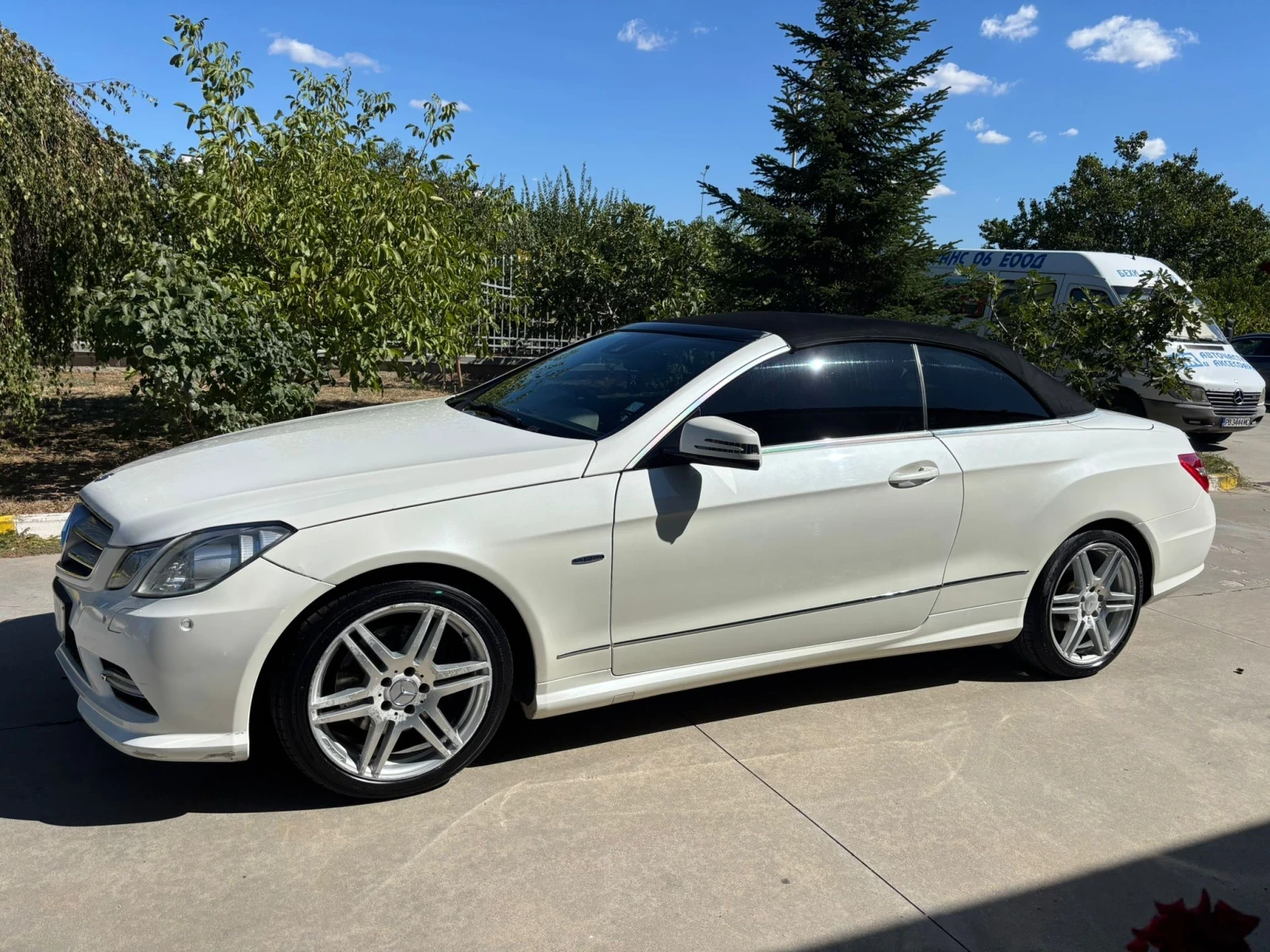 Mercedes-Benz E 220, снимка 11 - Автомобили и джипове - 55644016