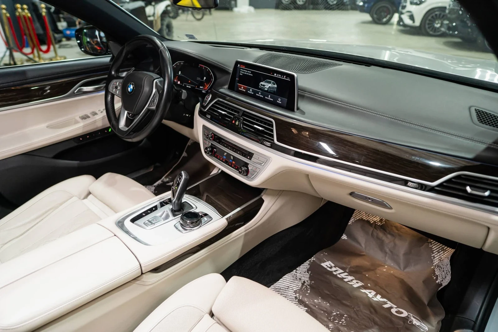 BMW 730 D XDRIVE LONG LED HUD 360 H&K ЛИЗИНГ 100%, снимка 13 - Автомобили и джипове - 56193583