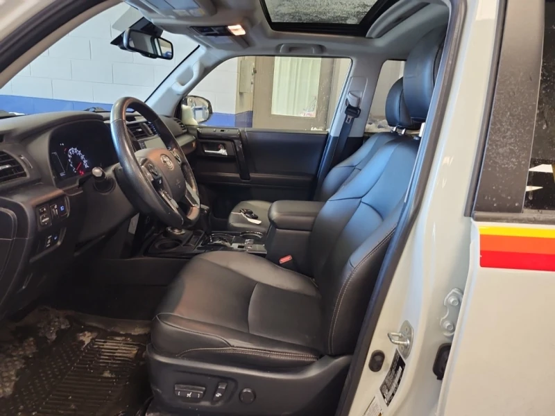 Toyota 4runner CARFAX* АВТОФИНАНСИРАНЕ БЕЗ ПЪРВОНАЧАЛНА ВНОСКА, снимка 5 - Автомобили и джипове - 52721397